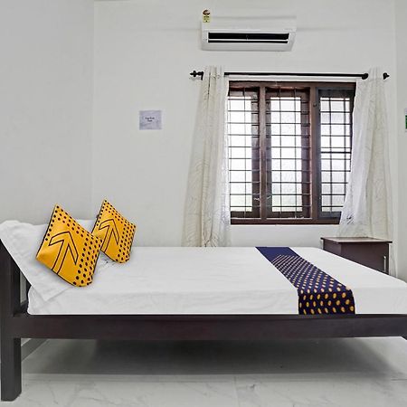 Spot On Blissful Villa Kochi ภายนอก รูปภาพ