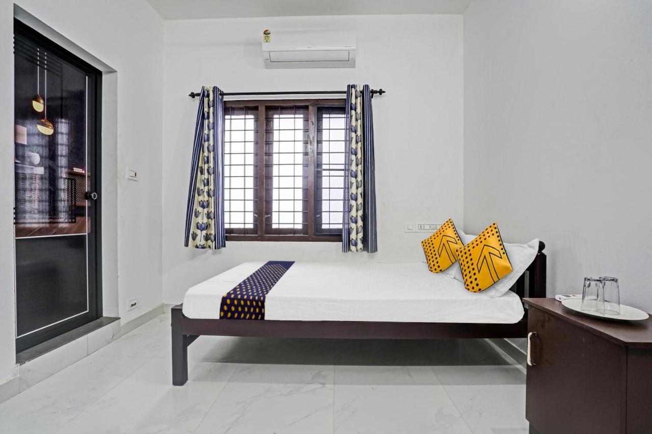 Spot On Blissful Villa Kochi ภายนอก รูปภาพ